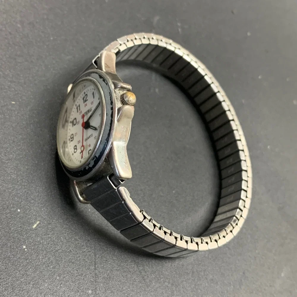 Liz Thomas Womens Quartz Watch Silver Tone Speidel Expansion Band A126-02‎